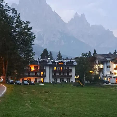 Appartamento Con Terrazza Vista Pale Di San Martino San Martino Di Castrozza Exterior photo